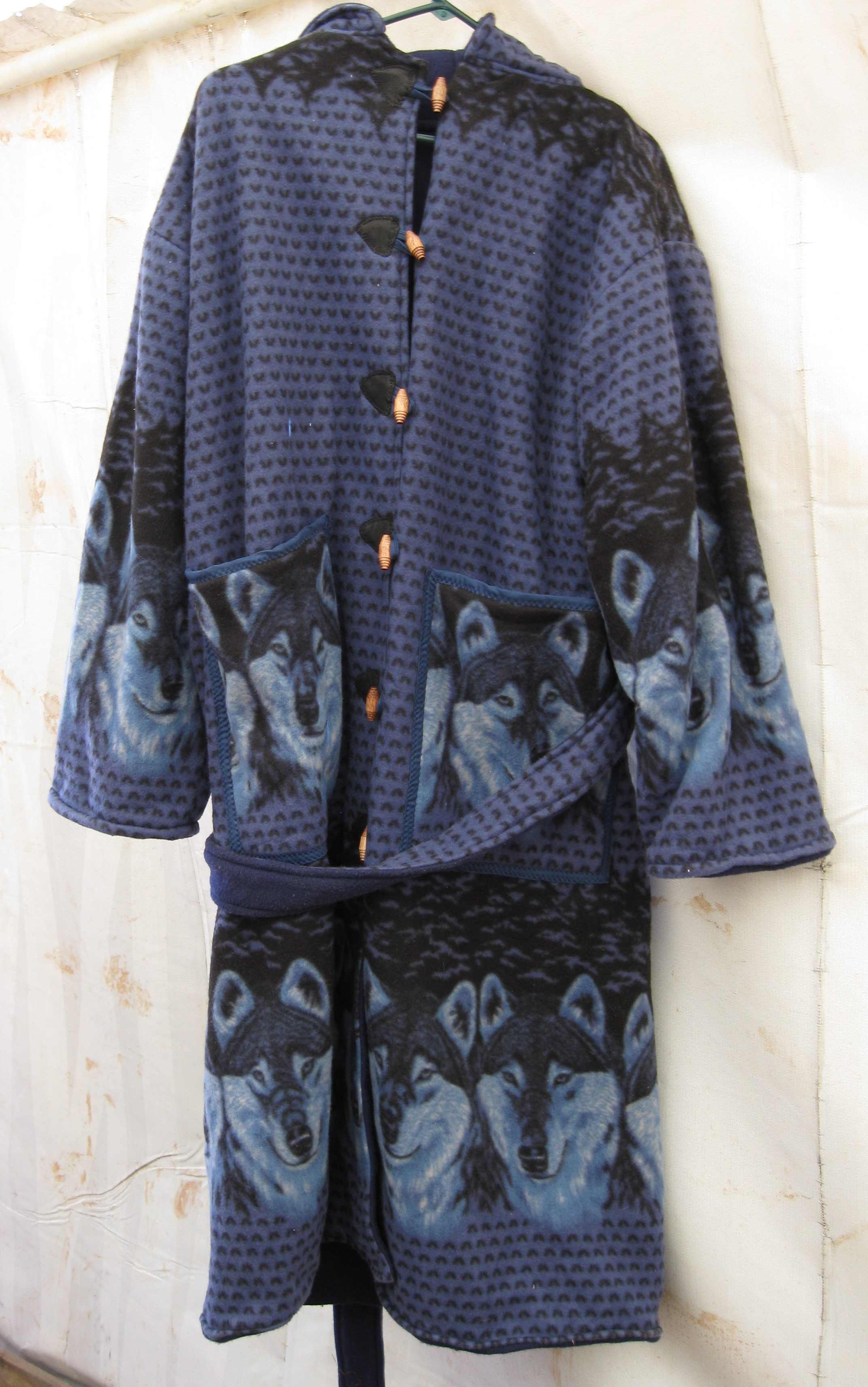 Long Fleece Capote with Buttons in Wolf Design - Click Image to Close